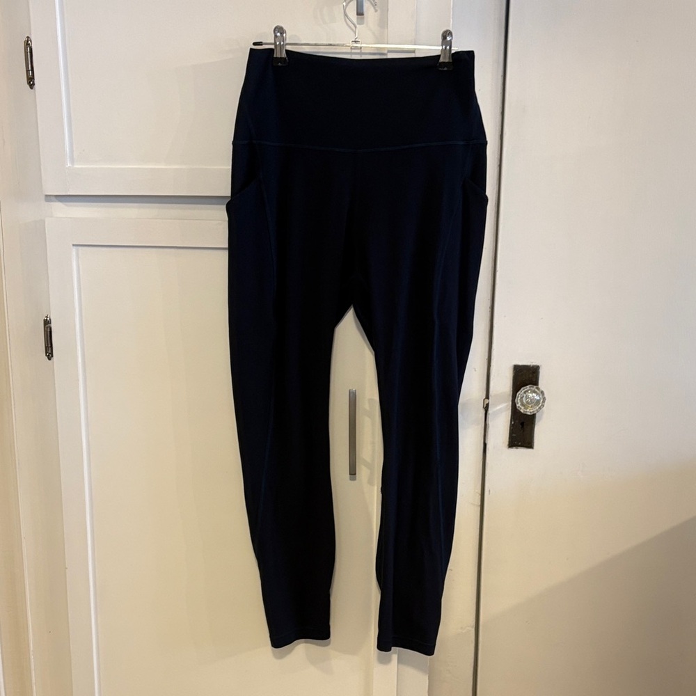 Lululemon size 8 Blue Aligns 25 inch crops